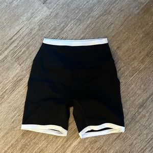 SET active contrast shorts